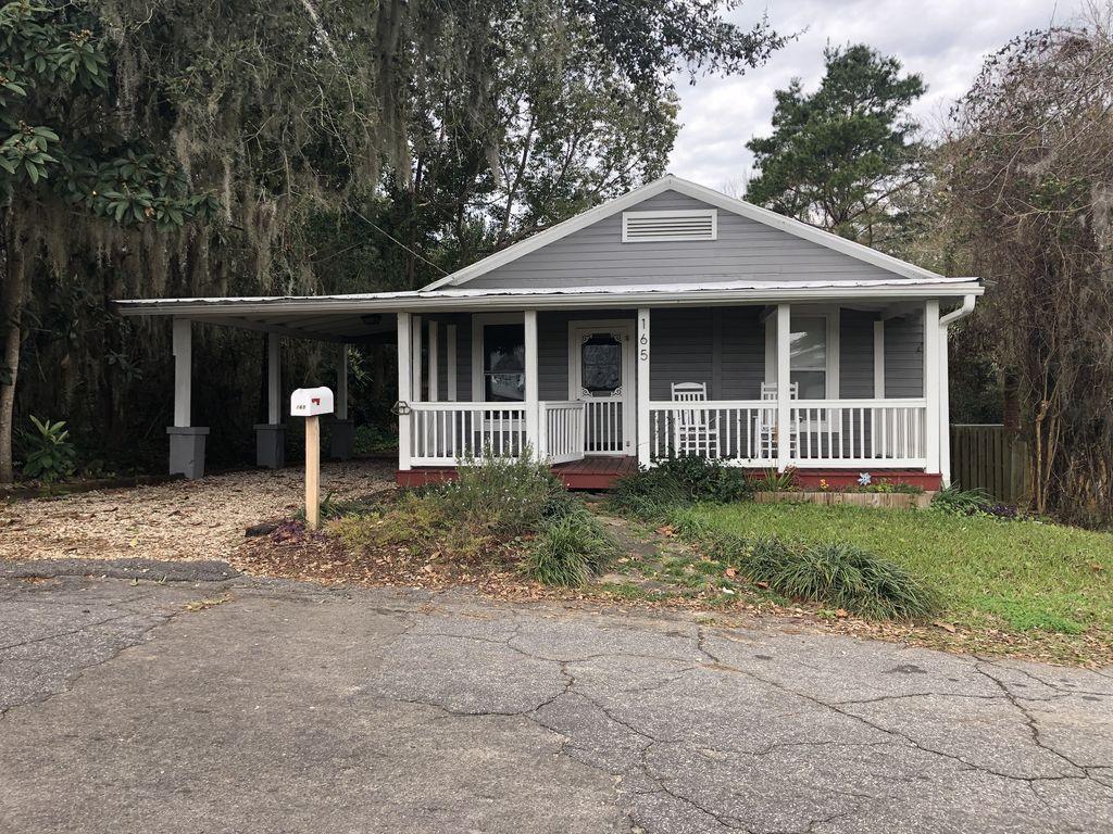 Renovated Cottage in Downtown Monticello Pet Policy