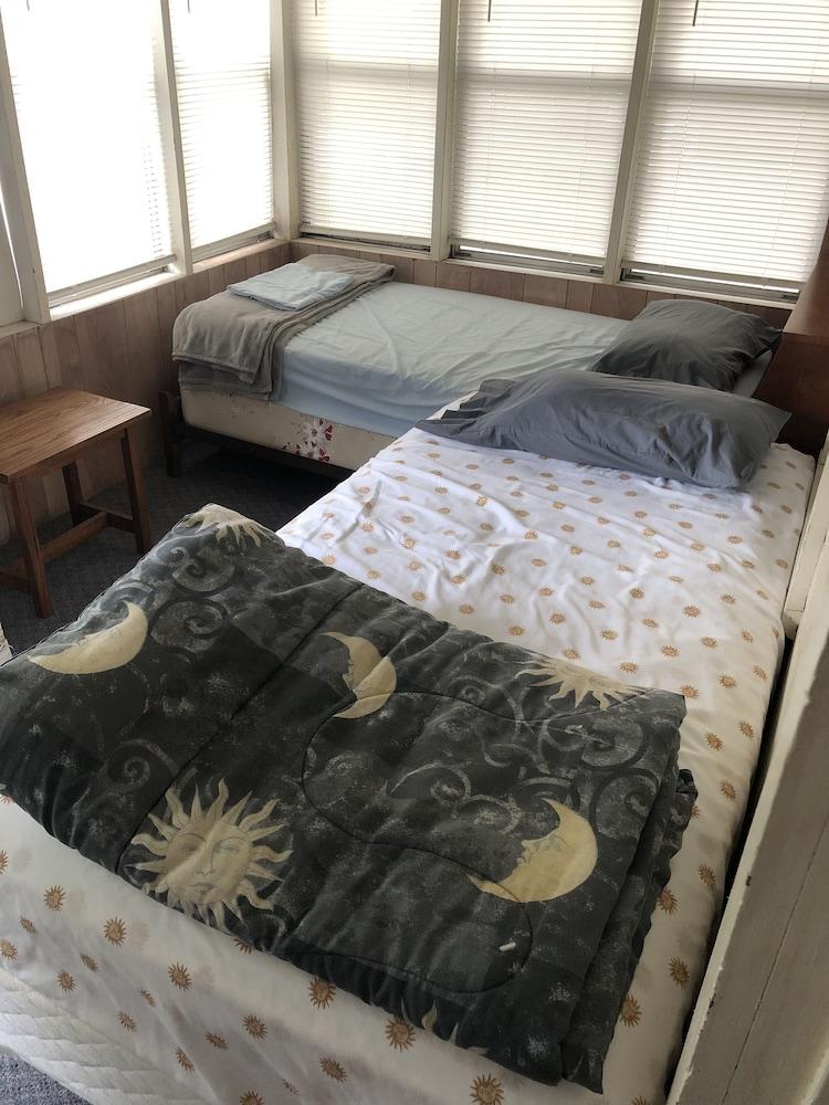 Cozy Cabin on Black Hawk Lake Pet Policy