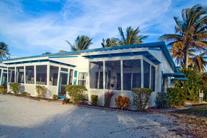 Pet Friendly Tropical Winds Beachfront Motel and Cottages