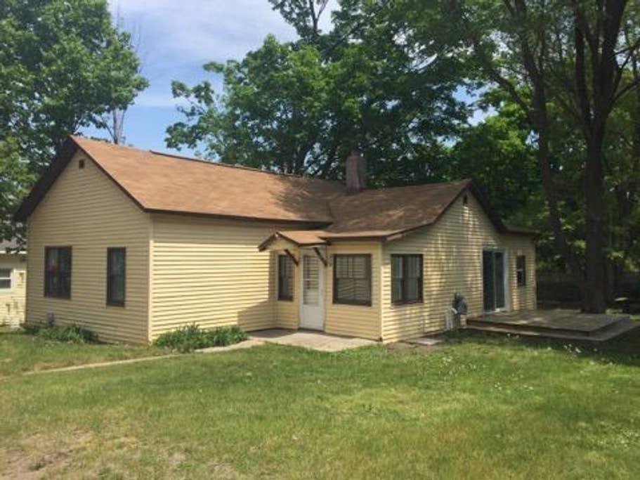 Elberta Airbnb Rentals Pet Policy