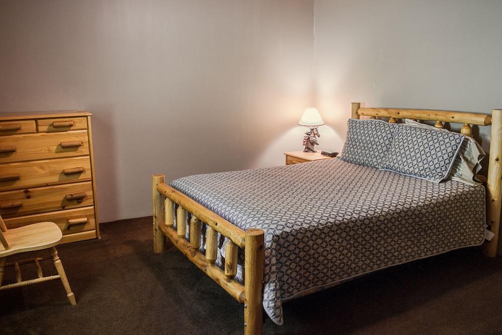 Cabin Close to NR 5 Pet Policy