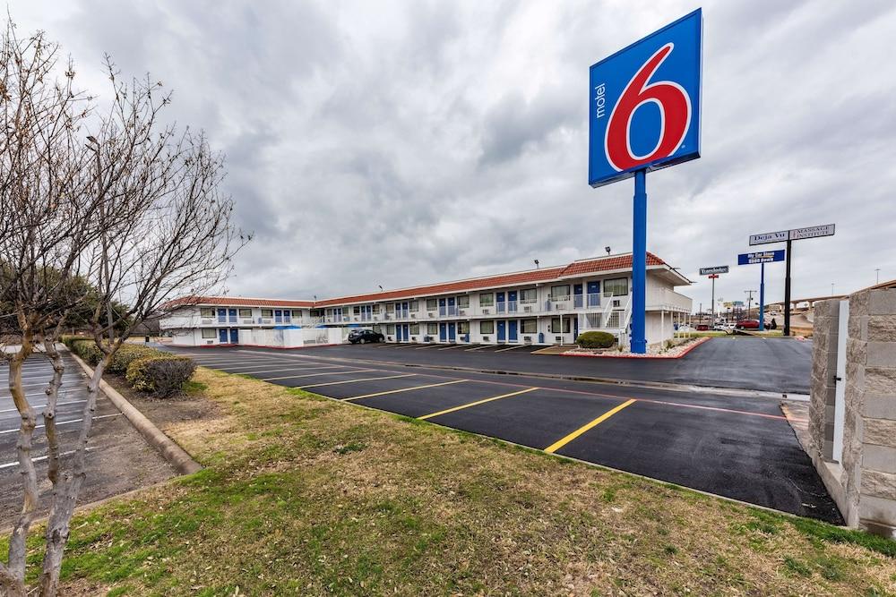 Pet Friendly Motel 6 North Richland Hills TX