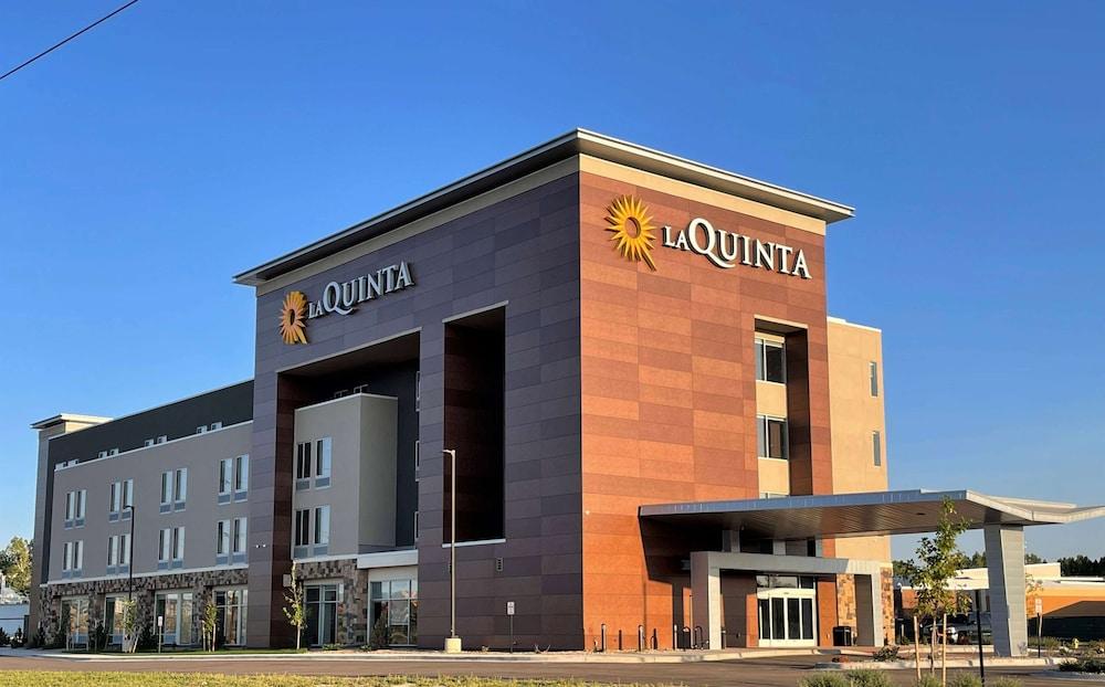 Pet Friendly La Quinta Inn & Suites by Wyndham Denver Parker