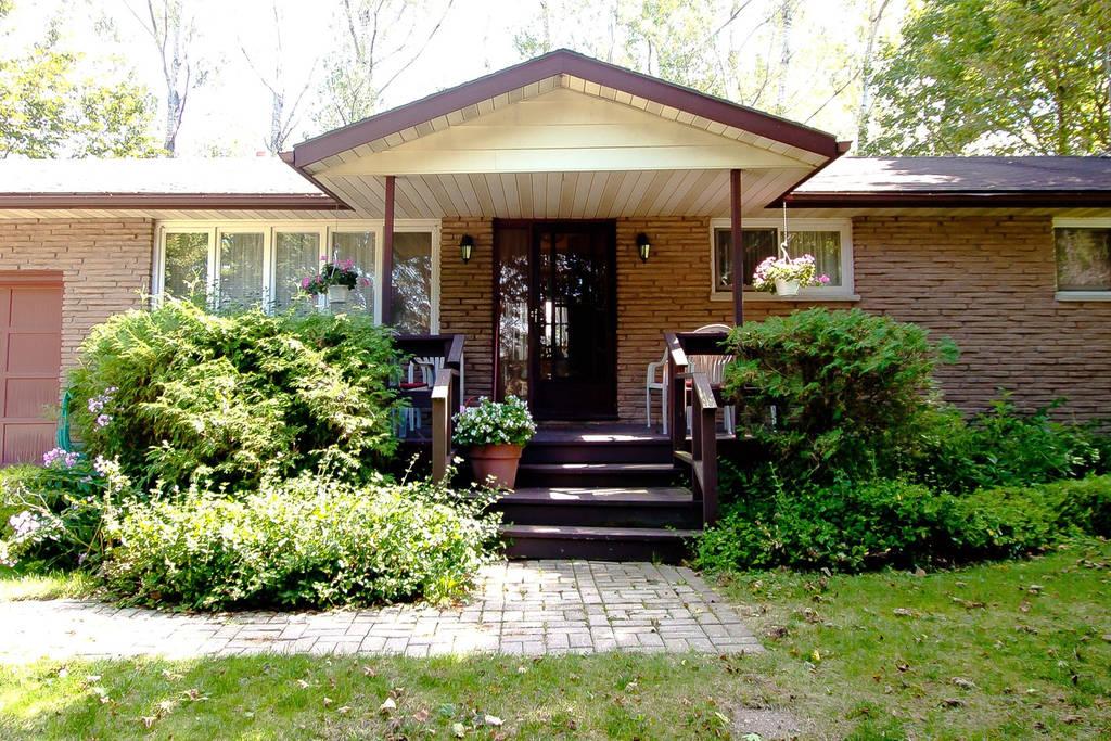 Lambton Shores Airbnb Rentals Pet Policy