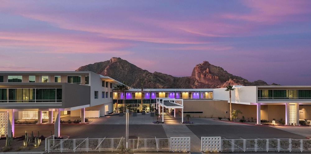 Pet Friendly Mountain Shadows Resort Scottsdale