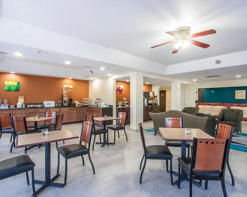 Pet Friendly Quality Inn and Suites Centerv