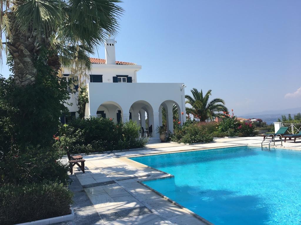 Pet Friendly Luxurious 7BR Villa with Infinity Pool & Sea Views