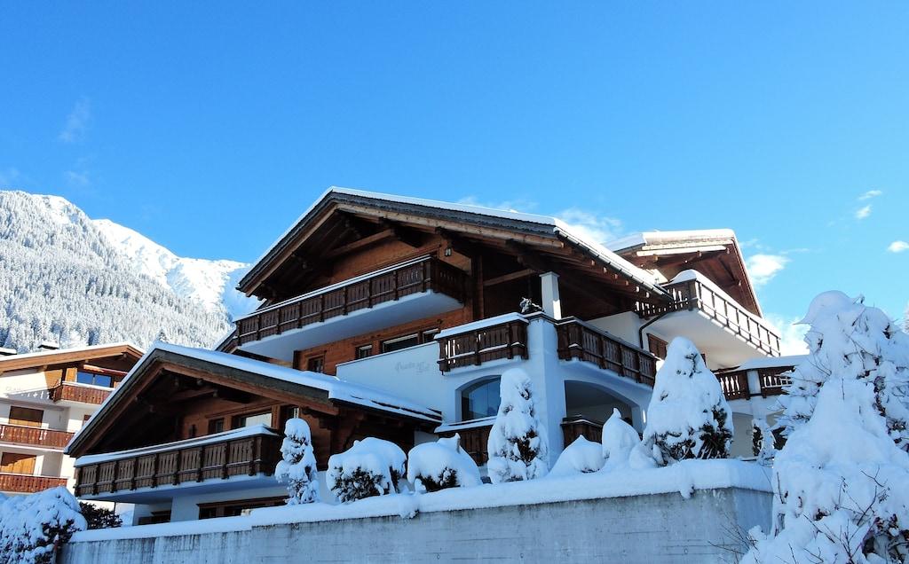 Pet Friendly Stunning Setting & Views from Family Chalet in Renowned Klosters
