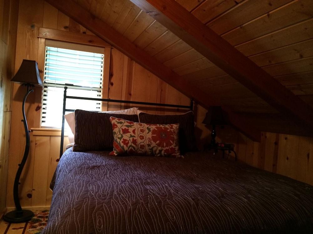 Pet Friendly Creekside Bed and Breakfast