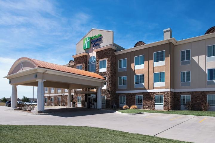 Pet Friendly Holiday Inn Express & Suites Wichita Northwest an IHG Hotel