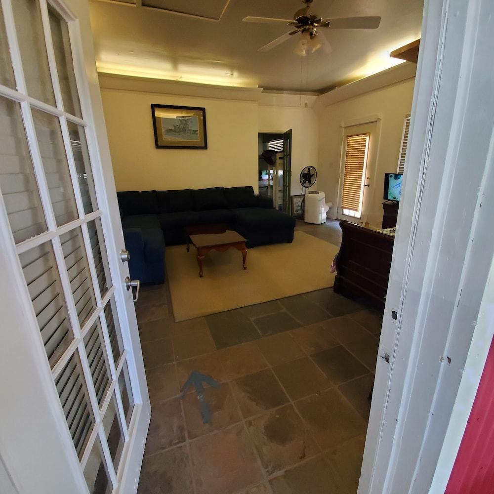 Cozy Cabin on Julian Main Street Pet Policy