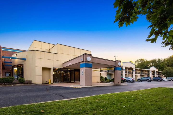 Pet Friendly The Hub Middletown Red Bank, Best Western Signature