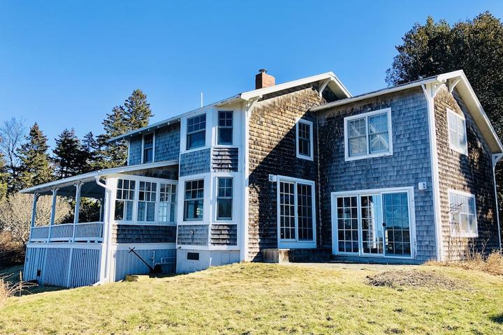 Pet Friendly 3/2 Classic Maine Cottage with Mackerel Cove Views