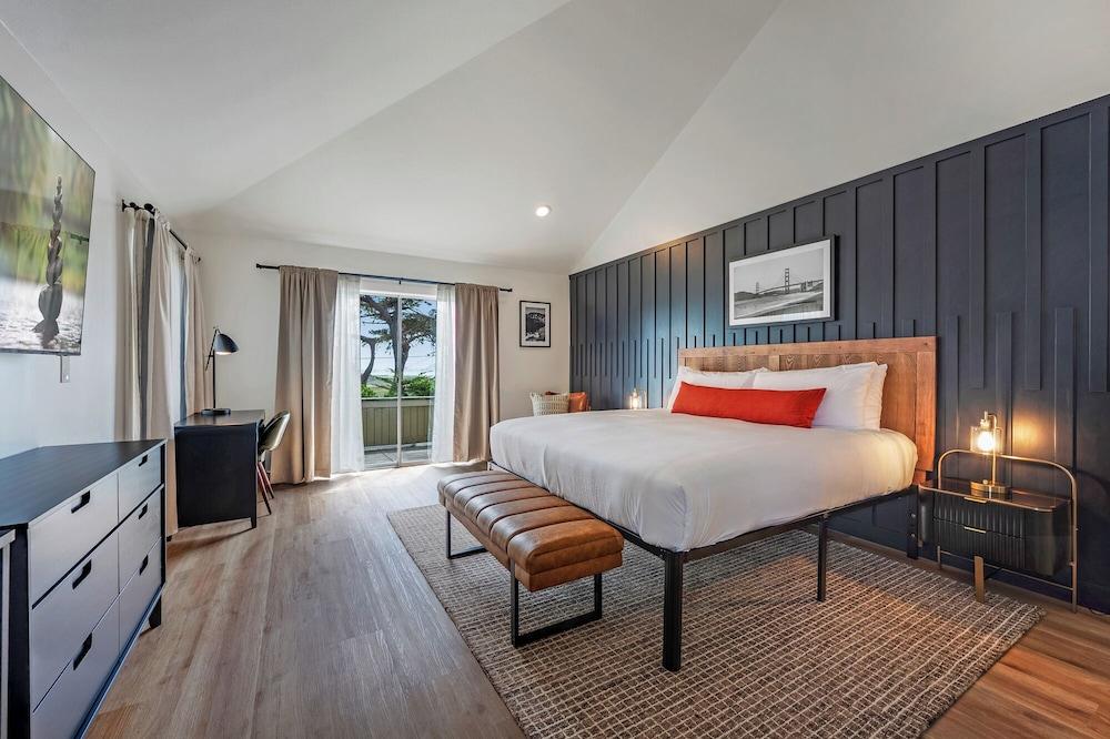 Pet Friendly Bodega Coast Inn and Suites
