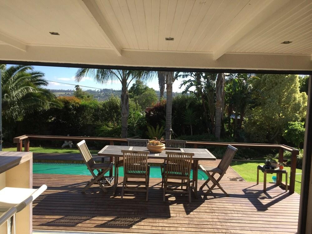Pet Friendly Spacious Entertainment Family Home in the Winelands