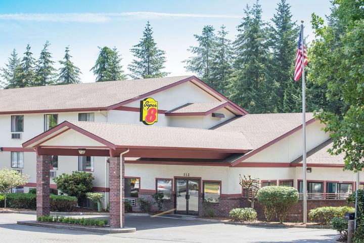 Pet Friendly Super 8 by Wyndham Lacey Olympia Area