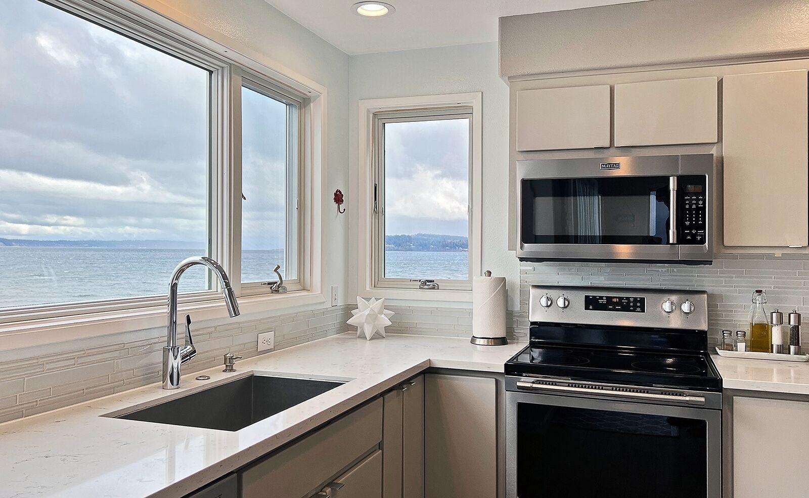 Pet Friendly Whidbey Island Waterfront 2BR Home on Hidden Beach