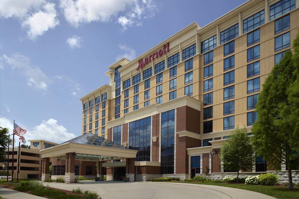 Pet Friendly Hotels In Normal Il Bringfido