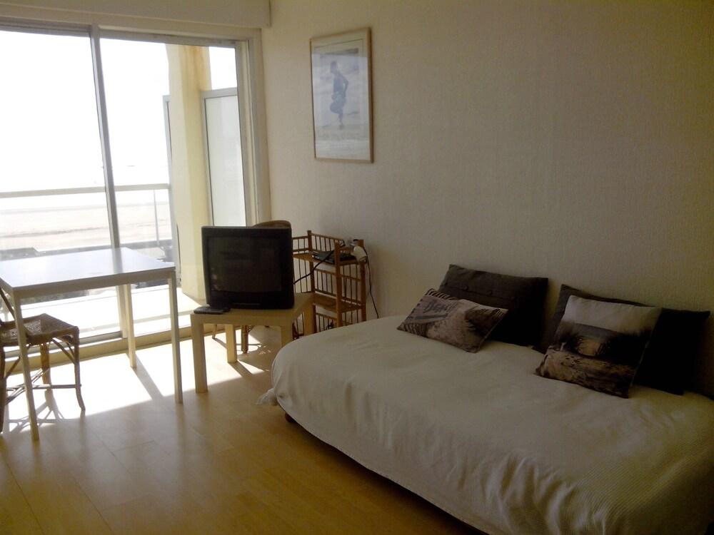 Pet Friendly 1/1 Apartment with Patio/Balcony