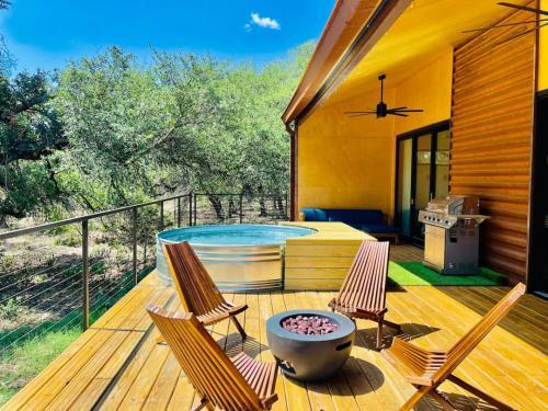 Pet Friendly Gorgeous Modern Cabin W Heated Pool Firepit