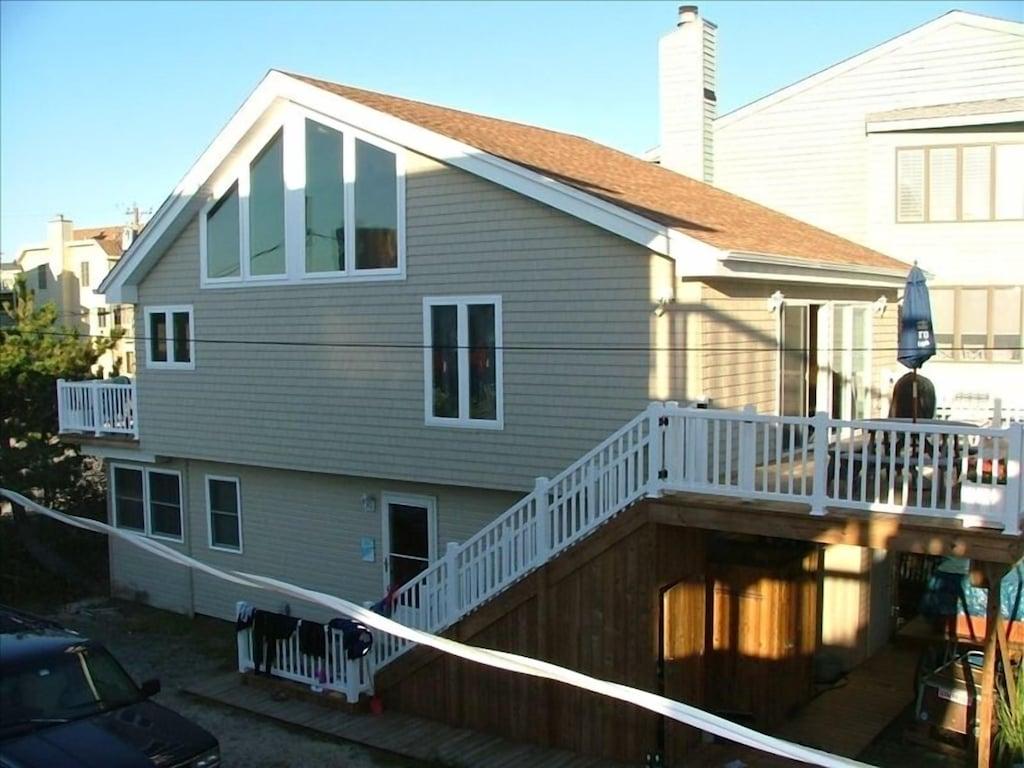 16A Dickinson Pet Policy