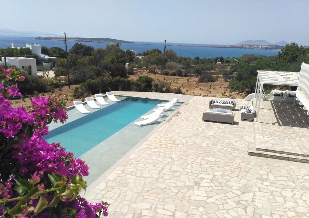 Pet Friendly Stylish Seaside Private Villa with Pool