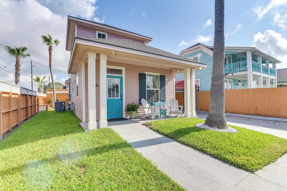 Colorful Galveston Home With Patio Steps to Beach Pet Policy
