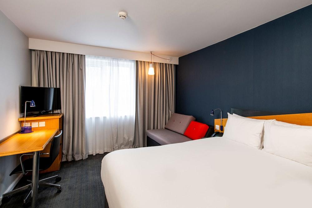 Pet Friendly Holiday Inn Express Glasgow City Centre Riverside an IHG Hotel