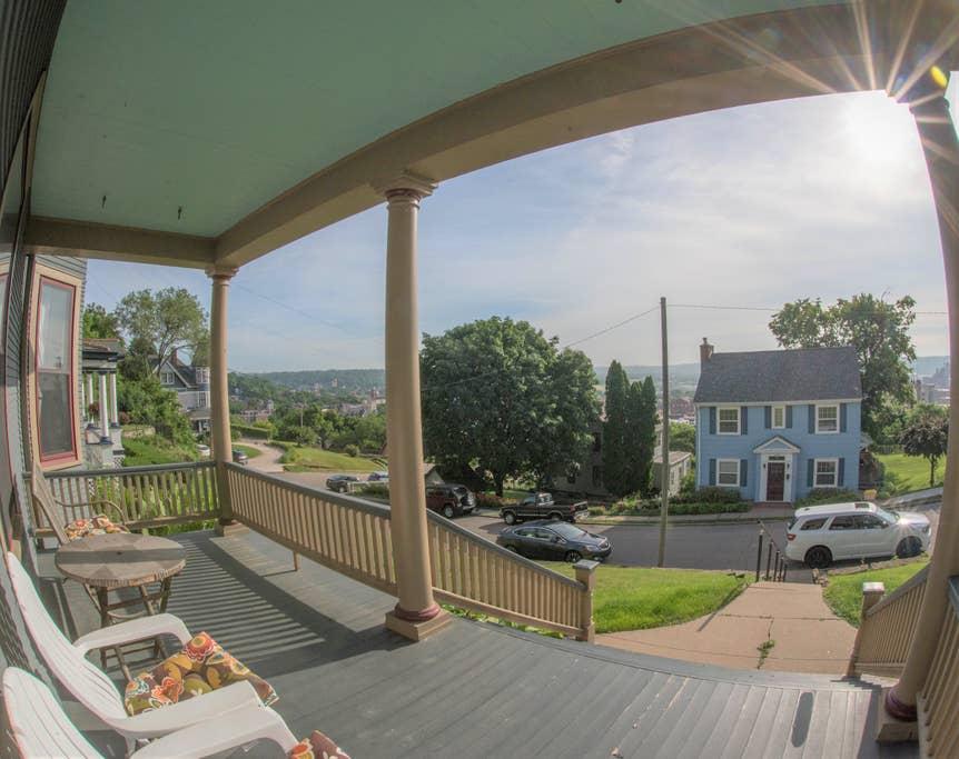 Earlville Airbnb Rentals Pet Policy