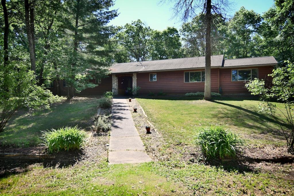 Casey Lodge on 13 Wooded Acres Pet Policy