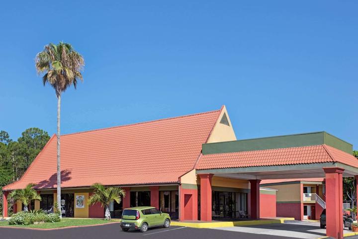 Pet Friendly Days Inn by Wyndham Cocoa Cruiseport West at I-95/524