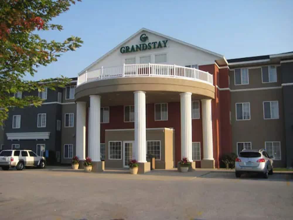 Pet Friendly GrandStay Hotel & Suites