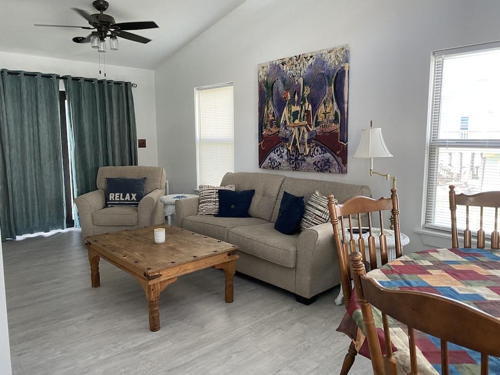 Farley House Far425 Pet Policy