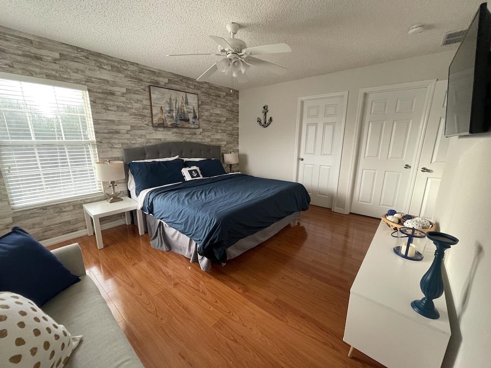 Luxury Pool Villa Short Drive to Disney Pet Policy