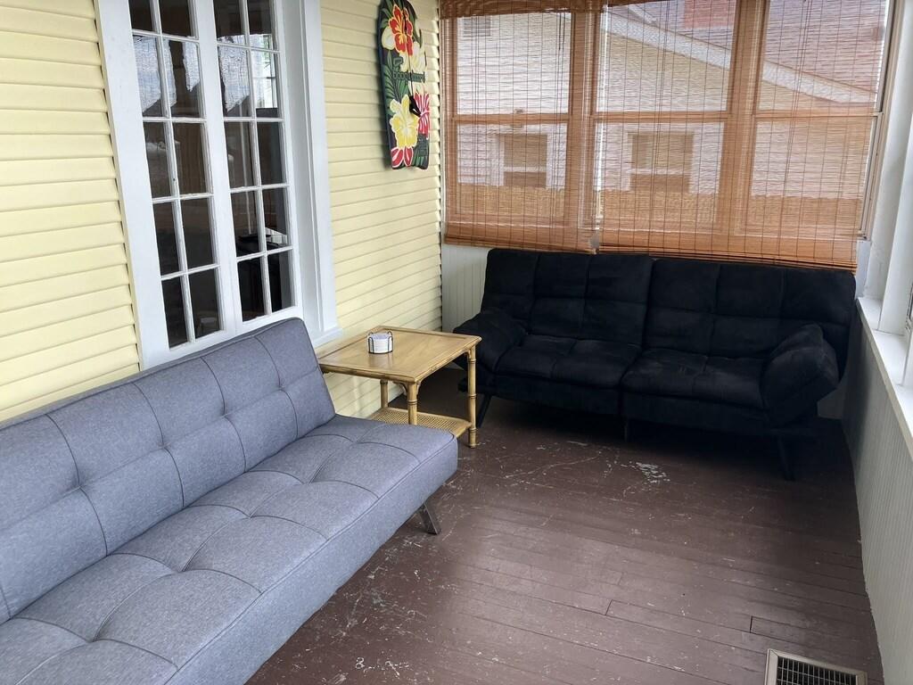 2/1 Kalamazoo Lakefront Property Pet Policy