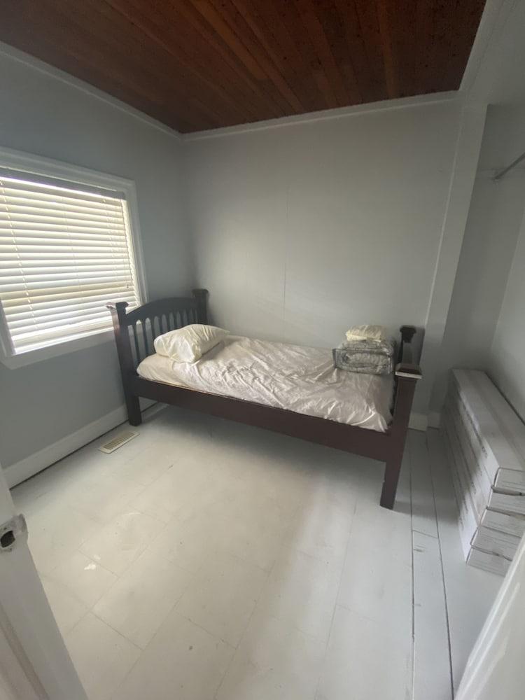 Private Wasaga Retreat Near Beach Pet Policy