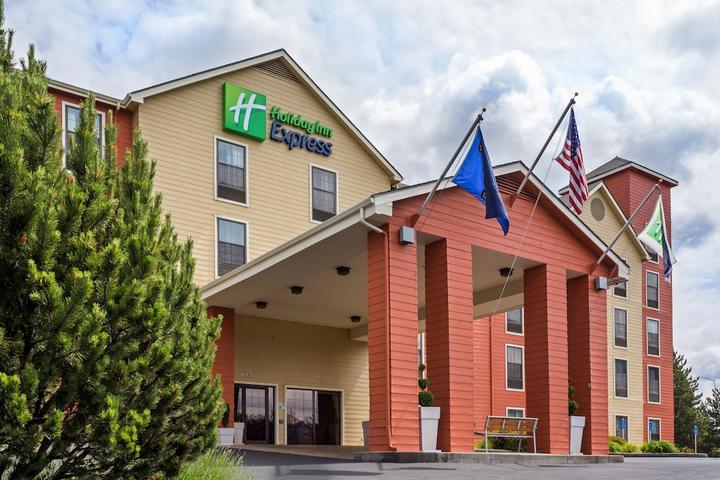 Pet Friendly Holiday Inn Express Grants Pass an IHG Hotel