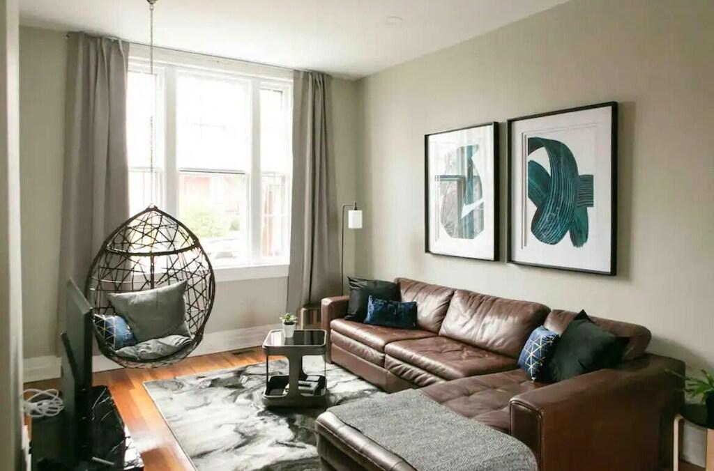 The Dorchester 2 King Beds in Downtown Lyh Pet Policy