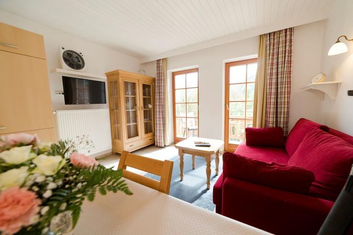 Pet Friendly Burgblick Holiday Apartment for 1-4 People