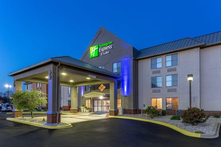 Pet Friendly Holiday Inn Express & Suites Scottsburg an IHG Hotel