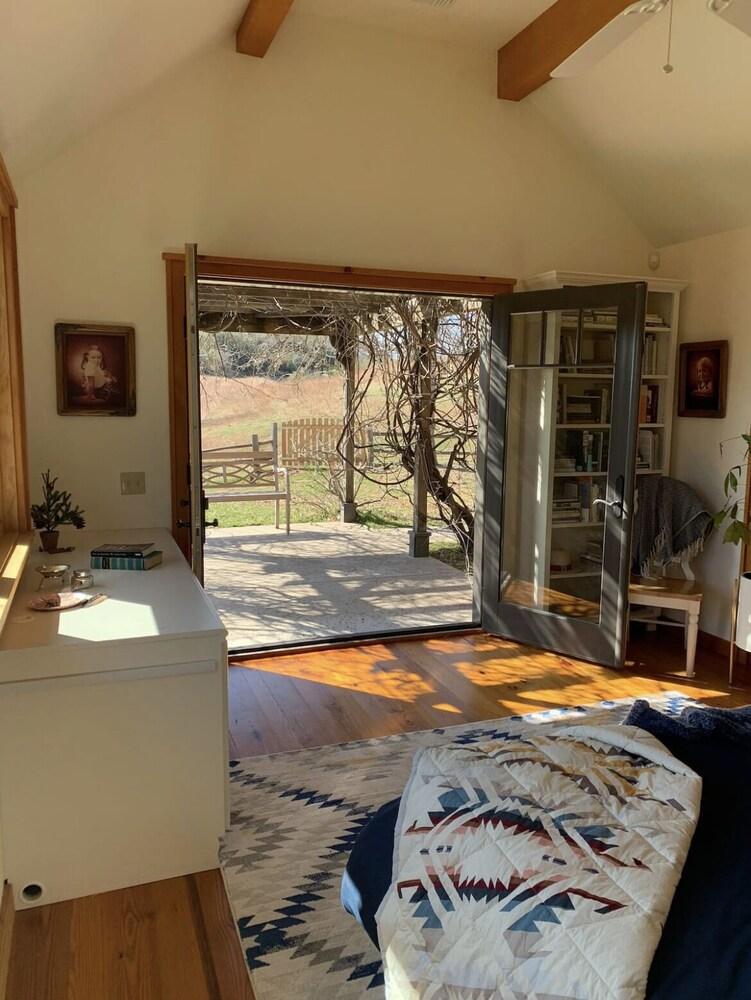 Pet Friendly Starview Ranch - 3 Bedrooms
