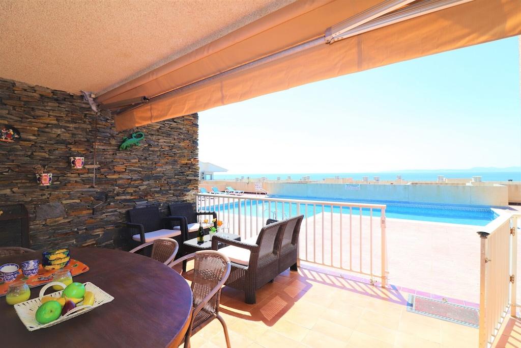 Dallas 2 F Barneda Premium Pet Policy