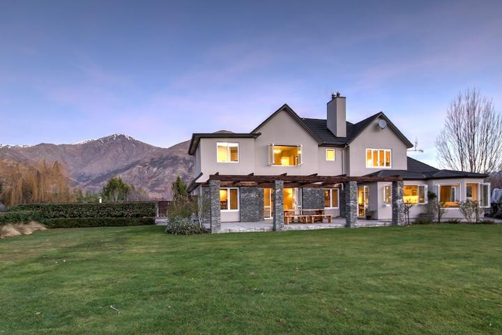 Pet Friendly Queenstown Country Lodge