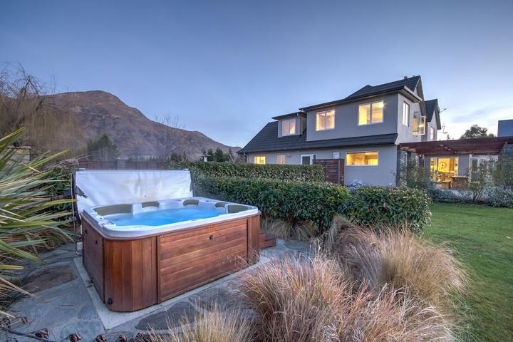 Pet Friendly Queenstown Country Lodge