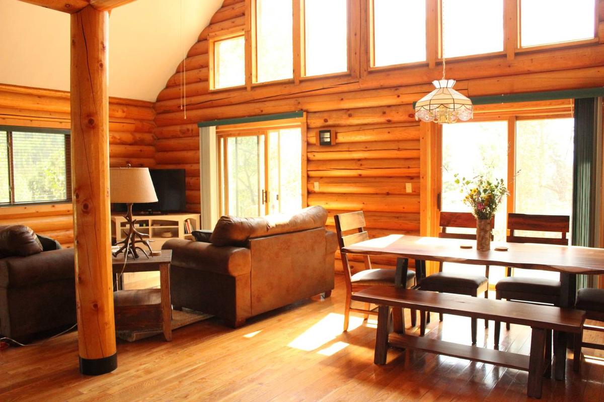 Large Log Cabin in the Mountains Pet Policy
