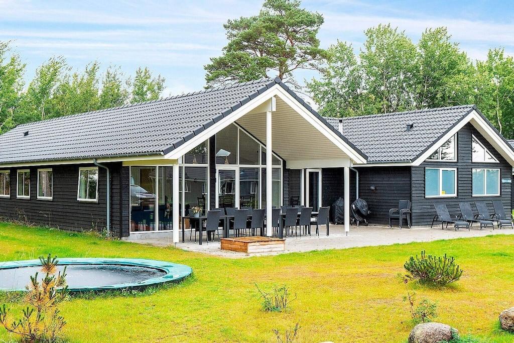 Pet Friendly 5-Star Holiday Home in Væggerløse