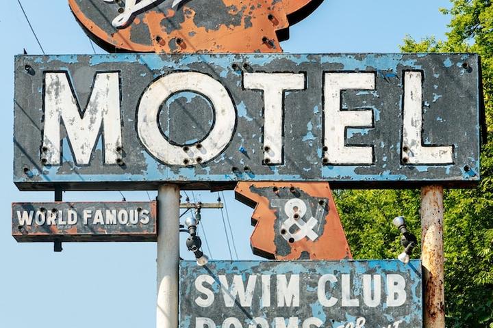 Pet Friendly The Dive Motel & Swim Club