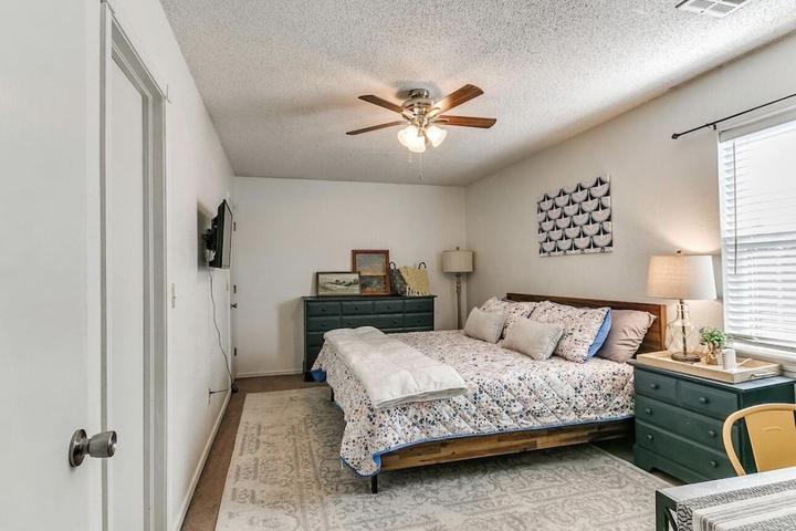 Pet Friendly Cute Cottage Just Off I-40