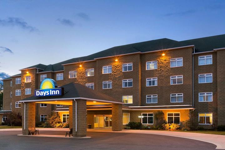 Pet Friendly Days Inn & Conference Centre by Wyndham Oromocto