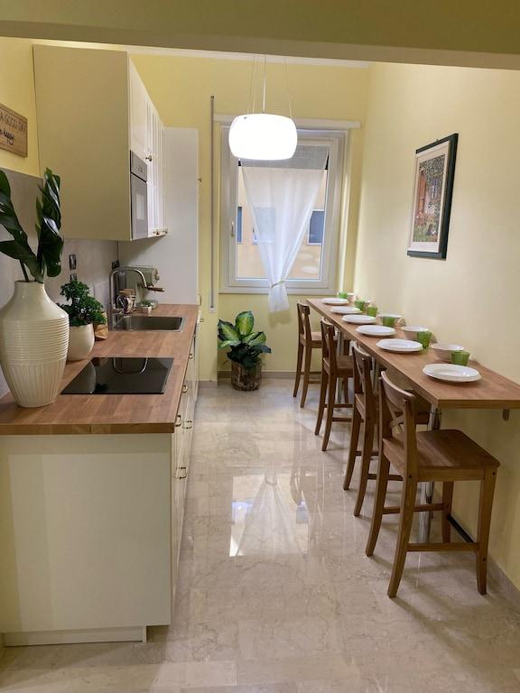 Pet Friendly Elegant Apartment in the Center of Bologna